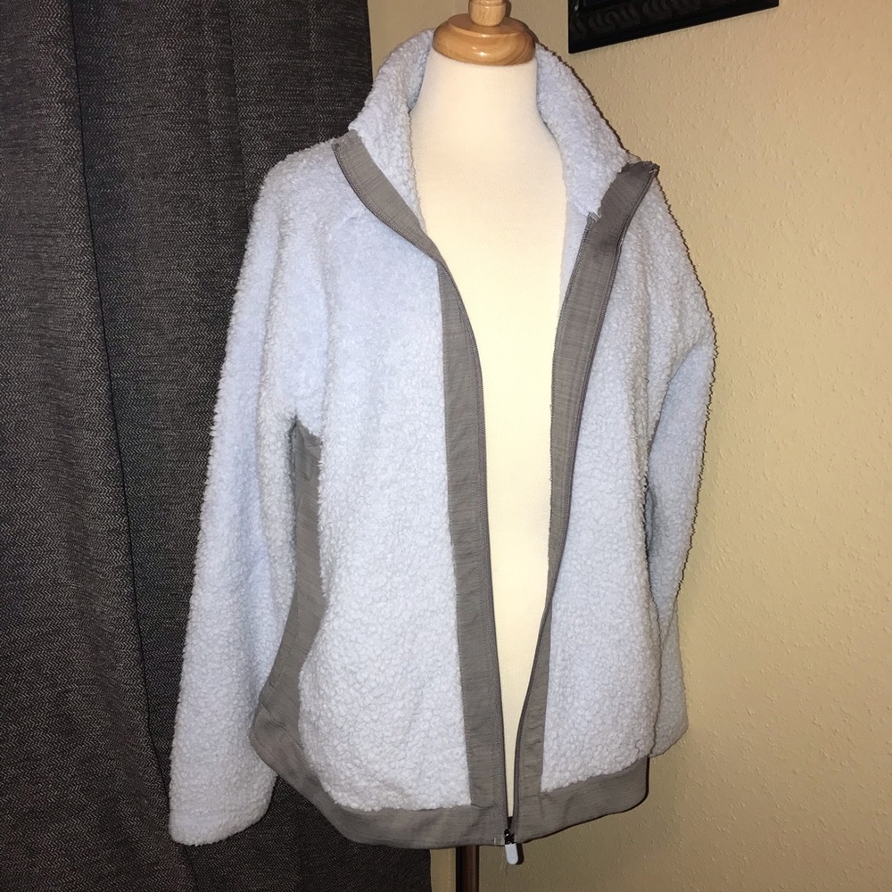 Women’s XXL Blue Zippered Fila Sports Jacket